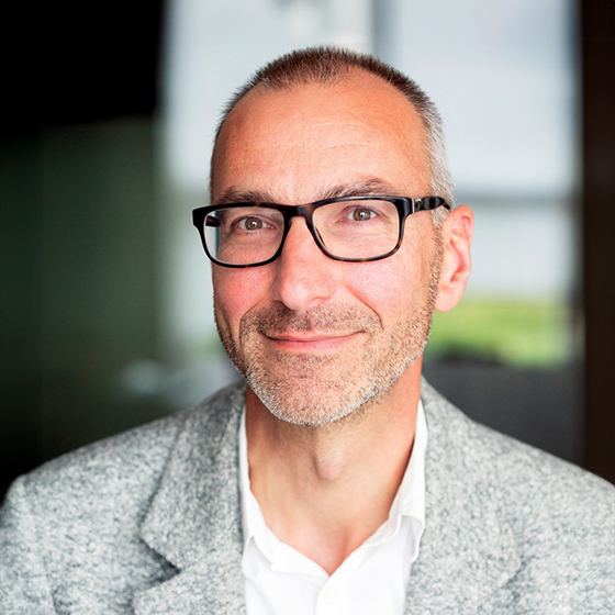 Menno_Schilthuizen_-_credit_Gijs_Versteeg_-_resize